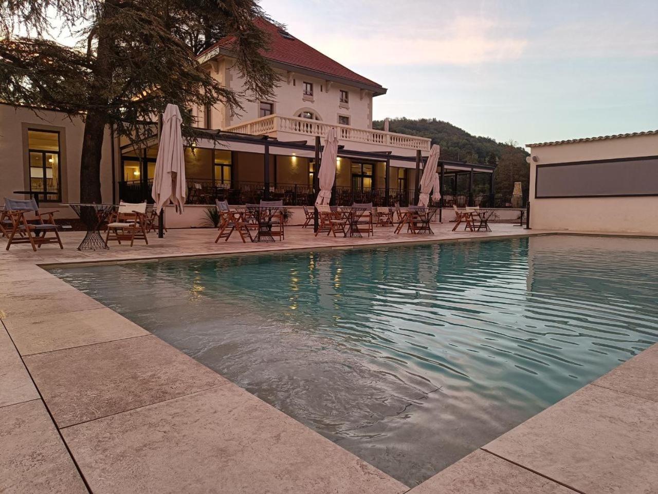 Sequoias Golf & Ressort Hotell Ruy-Montceau Eksteriør bilde