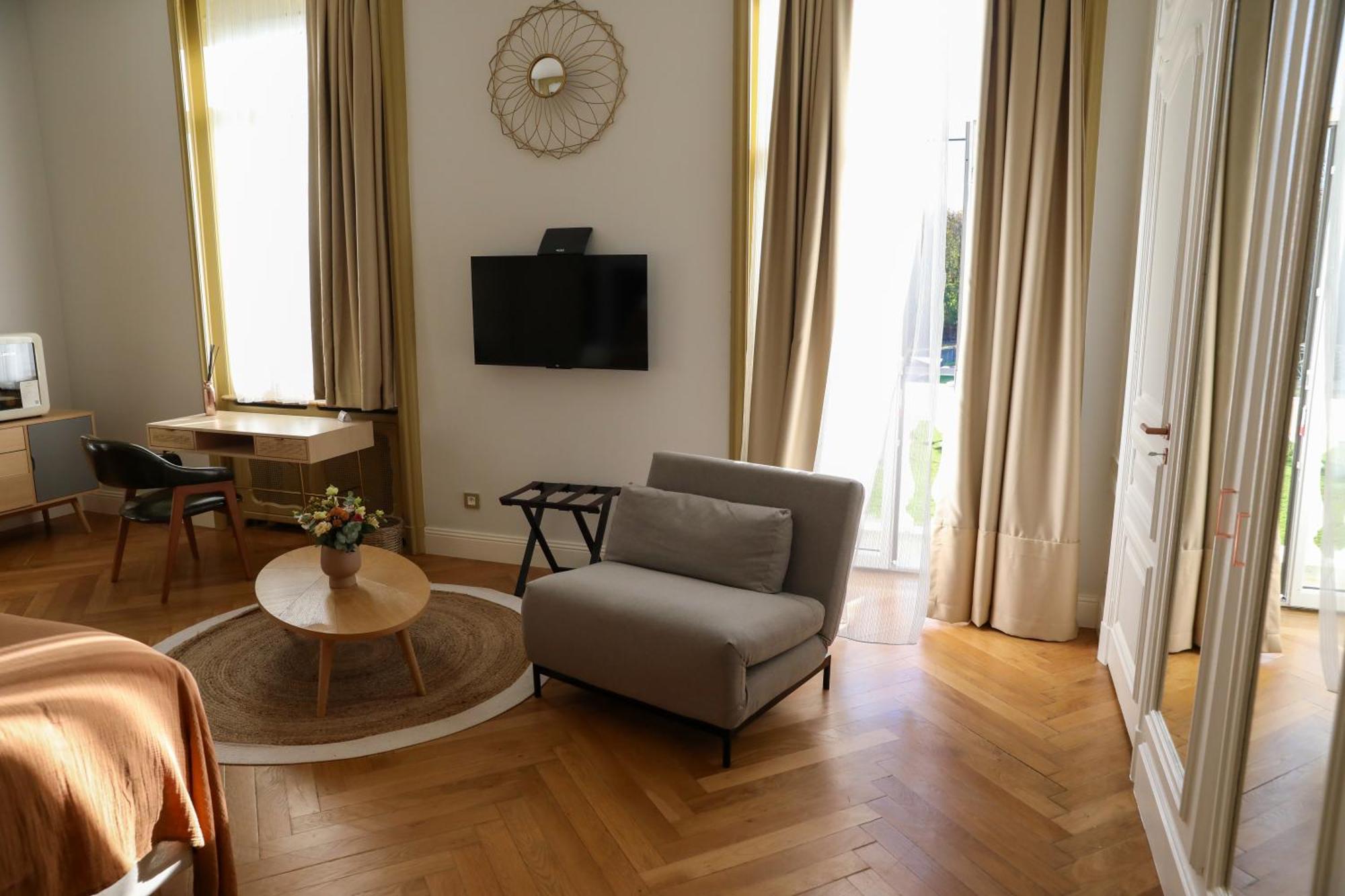 Sequoias Golf & Ressort Hotell Ruy-Montceau Eksteriør bilde
