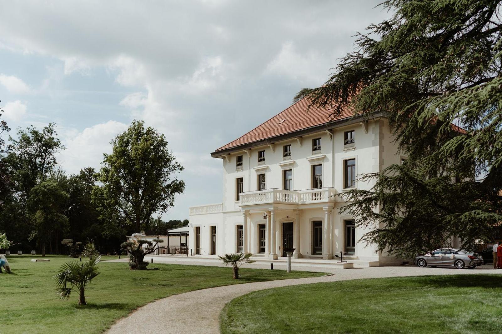 Sequoias Golf & Ressort Hotell Ruy-Montceau Eksteriør bilde