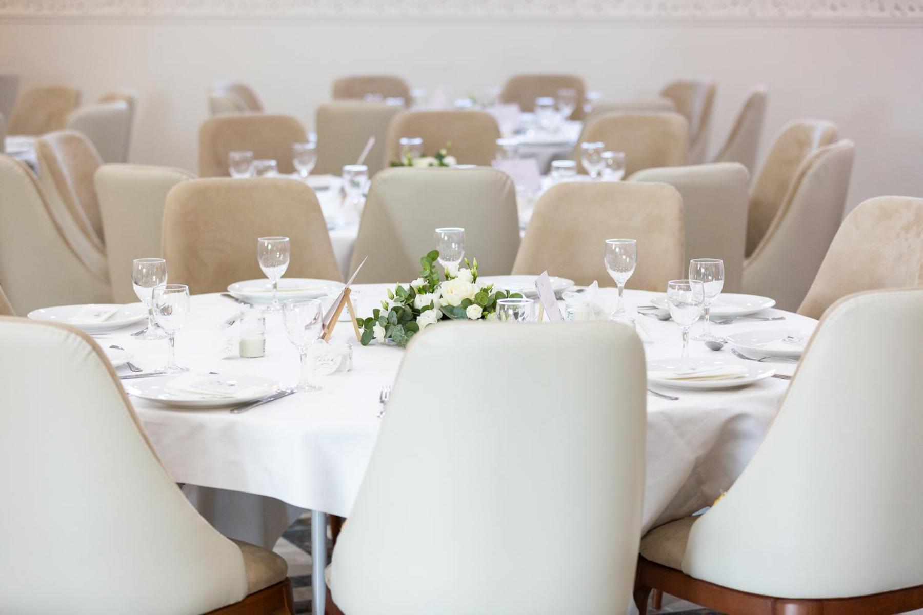 Sequoias Golf & Ressort Hotell Ruy-Montceau Eksteriør bilde