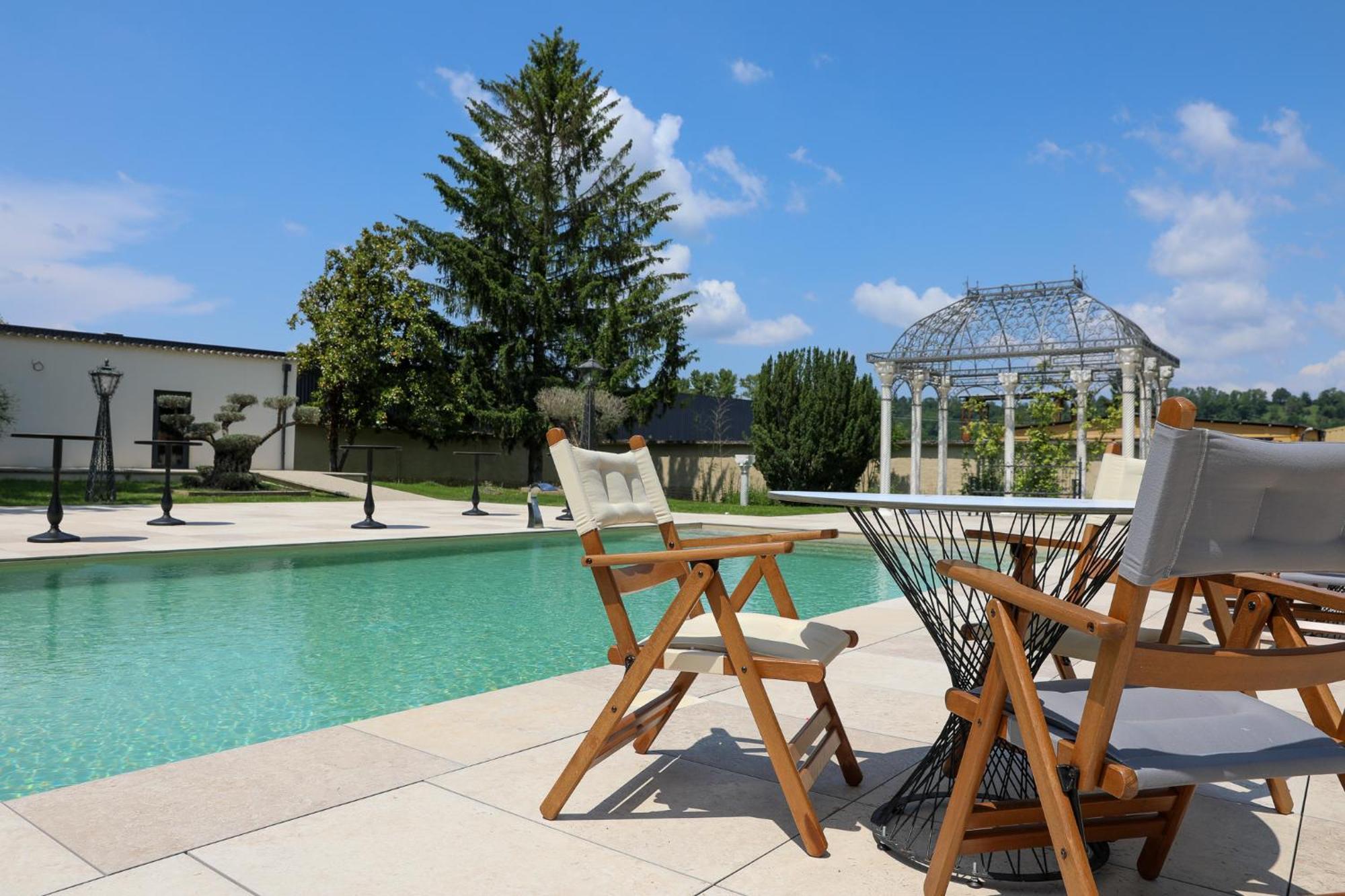 Sequoias Golf & Ressort Hotell Ruy-Montceau Eksteriør bilde